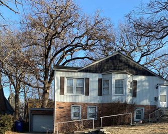 Adorable 1 bedroom duplex in quiet neighborhood. - Des Moines - Building