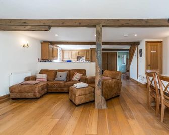 The Coach House - Farmhouse With Private Reservoir & Lake - Sleeps 4 - Pevensey - Wohnzimmer