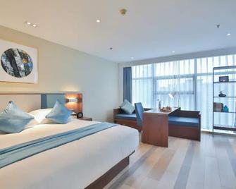 Pagoda Hotel Hangzhou West Lake Wulin - City Center and Family Friendly - Hangzhou - Bedroom