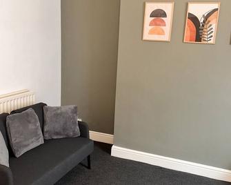 Milton Road Flat 1 - Tsac - Hartlepool - Living room