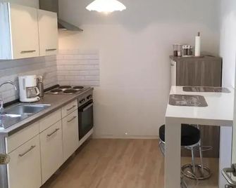 Gemütliches Appartement nähe Zentrum mit Küche - Haßfurt - Cocina
