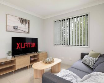 1 Bdr Apt! Next to Park! Clean and Peaceful! 273B1 - 로클리 - 거실