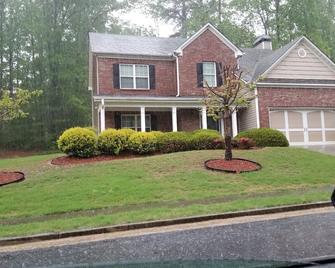 Kozy Home Away From Home mins from VD Tours , Film, Corps & Major Attractions - Covington - Building