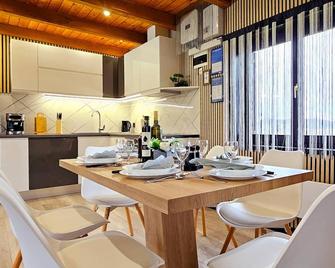 Gorgeous Home In Jalsje With Sauna - Veliko Trgovišće - Dining room