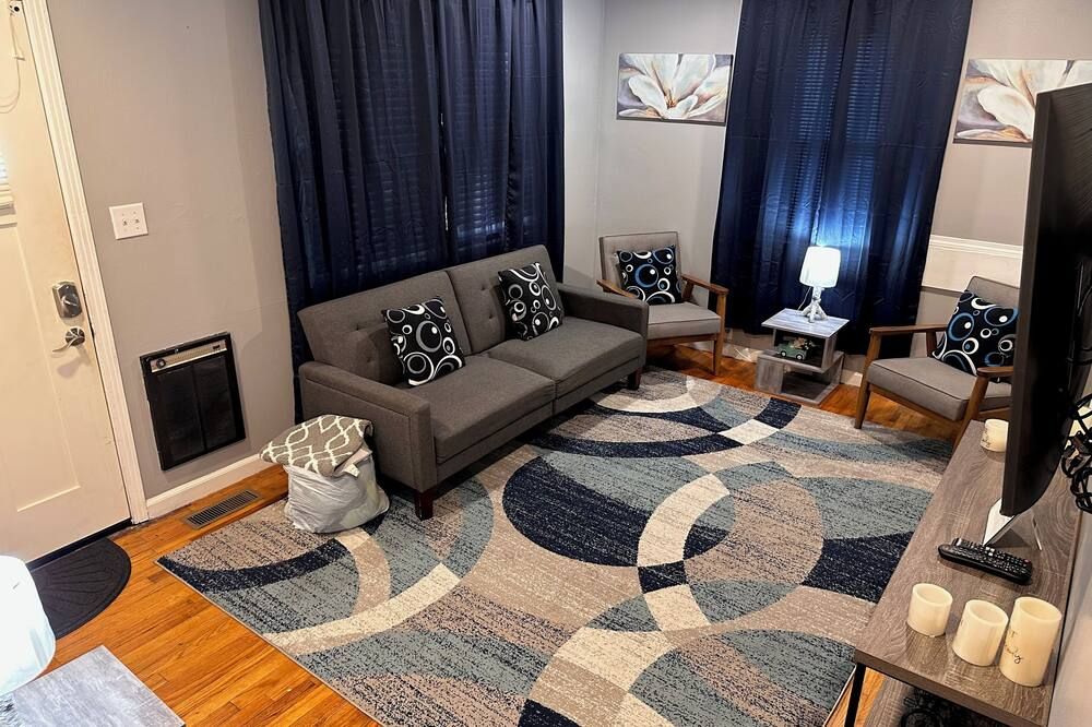 2br 1bath Cozy Cottage Quiet Area! 12mins-Downtown Nashville 10mins-Brentwood! - Nashville - Sala de estar