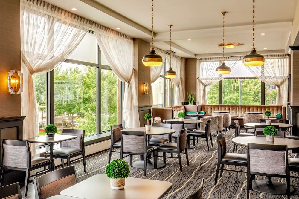 DoubleTree by Hilton Youngstown Downtown - Youngstown - Restaurant