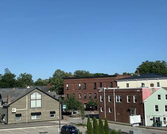 New construction, modern apt in the heart of Kennebunk - Kennebunk - Building