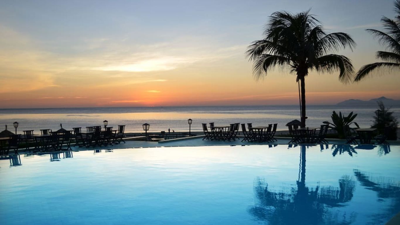 Sandy Beach Resort Da Nang