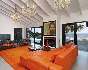 Days At Sea Beach Lodge - Trafalgar - Living room