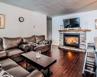 Georgian Bay 3-bdrm lakefront Main House - Nobel - Sala de estar