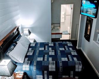 Majestic Rockies Motel - Sandy - Bedroom