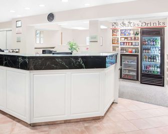 Hawthorn Extended Stay by Wyndham Green Bay - גרין ביי - דלפק קבלה