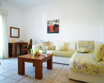 Mouras Resort - Livadia - Wohnzimmer