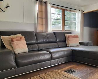 Cabin on the Water - Okeechobee - Living room