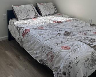 Adorable One Bedroom Chandler Casita 5 Min to Downtown Chandler - Chandler - Bedroom