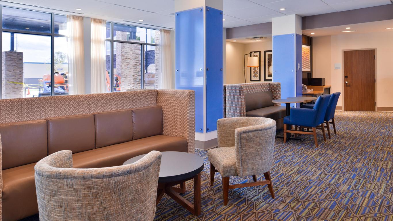 Holiday Inn Express & Suites Mall Of America - MSP Airport By IHG