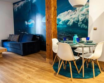 Apartamentos Art Suite Santander - Santander - Dining room