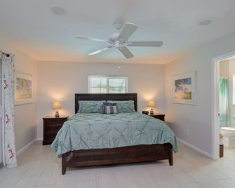 3 Bedroom, Huge Pool, Hot Tub, Screened in Lanai in the coveted 500 block - Naples - Schlafzimmer