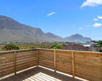 Metalasia Four by Host Agents - Betty’s Bay - Balcony