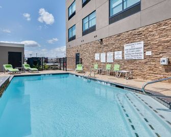 Holiday Inn Express & Suites Fort Worth North - Northlake By IHG - Northlake - Piscina