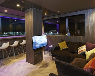 Bloc Hotel Gatwick - Gatwick - Oleskelutila