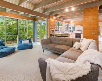 Blairgowrie Beach Bungalow - Blairgowrie - Living room