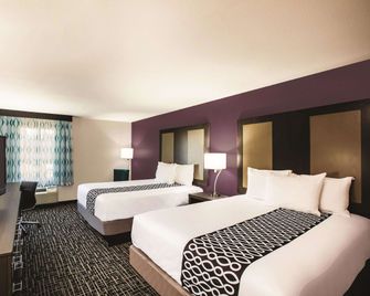 La Quinta Inn & Suites by Wyndham Walker - Denham Springs - Walker - Bedroom