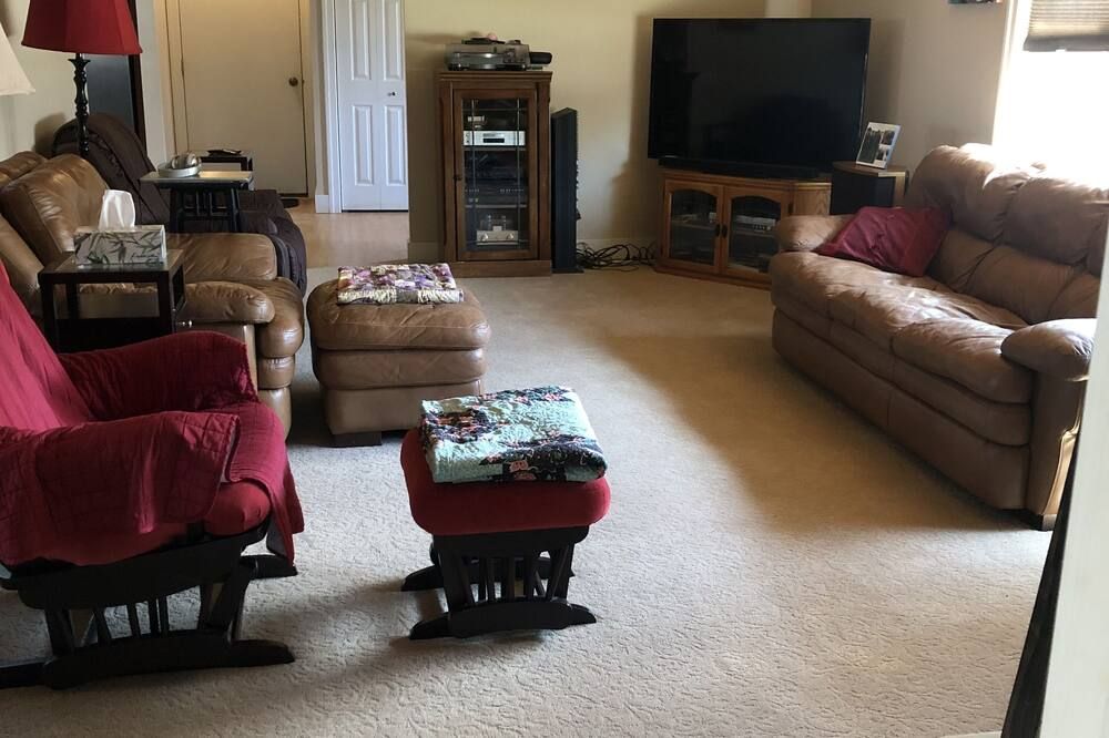 Horse show, casinos, lakes, trails, beaches nearby or just relax by the pool - Kalkaska - Huiskamer
