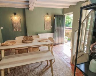 Number 7 - Telford - Dining room