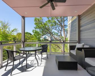 Boutique Hotel Folly Room 7: Deluxe Studio with a spacious deck and marsh views - Folly Beach - Balcony