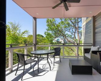 Boutique Hotel Folly Room 7: Deluxe Studio with a spacious deck and marsh views - Folly Beach - Balcony