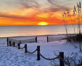 Purple Haze Is 200 Steps To The Beach! 2bd/3ba W/Bonus Bunk Room! - Mexico Beach - Playa