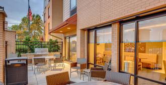 TownePlace Suites by Marriott Ann Arbor - Ann Arbor - Veranda