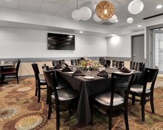 Holiday Inn Peterborough-Waterfront - Peterborough - Restaurant