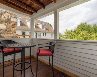 The Nuwray Hotel & Carriage House - Burnsville - Balcony