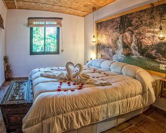 Fabulous vacation home with private pool and jacuzzi surrounded by gardens near the town of Rute, so - Rute - Ložnice