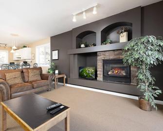 Paradise Canyon Golf Resort - Luxury Condo U405 - Lethbridge - Living room