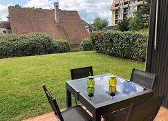 Beautiful Apartment With Garden - Cabourg - Innenhof