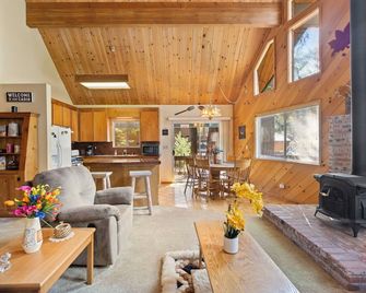 Knotty Pine Chalet - A-Frame, Pets ok, Game Room w/ PoolTable, Fooball, Arcade - Arnold - Salon