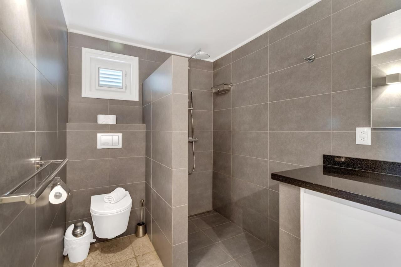 Bathroom view of Kas Koral