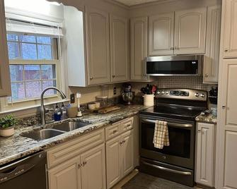 LU Commencement Rental - Easy 15 minute drive to LU campus. - Forest - Cocina