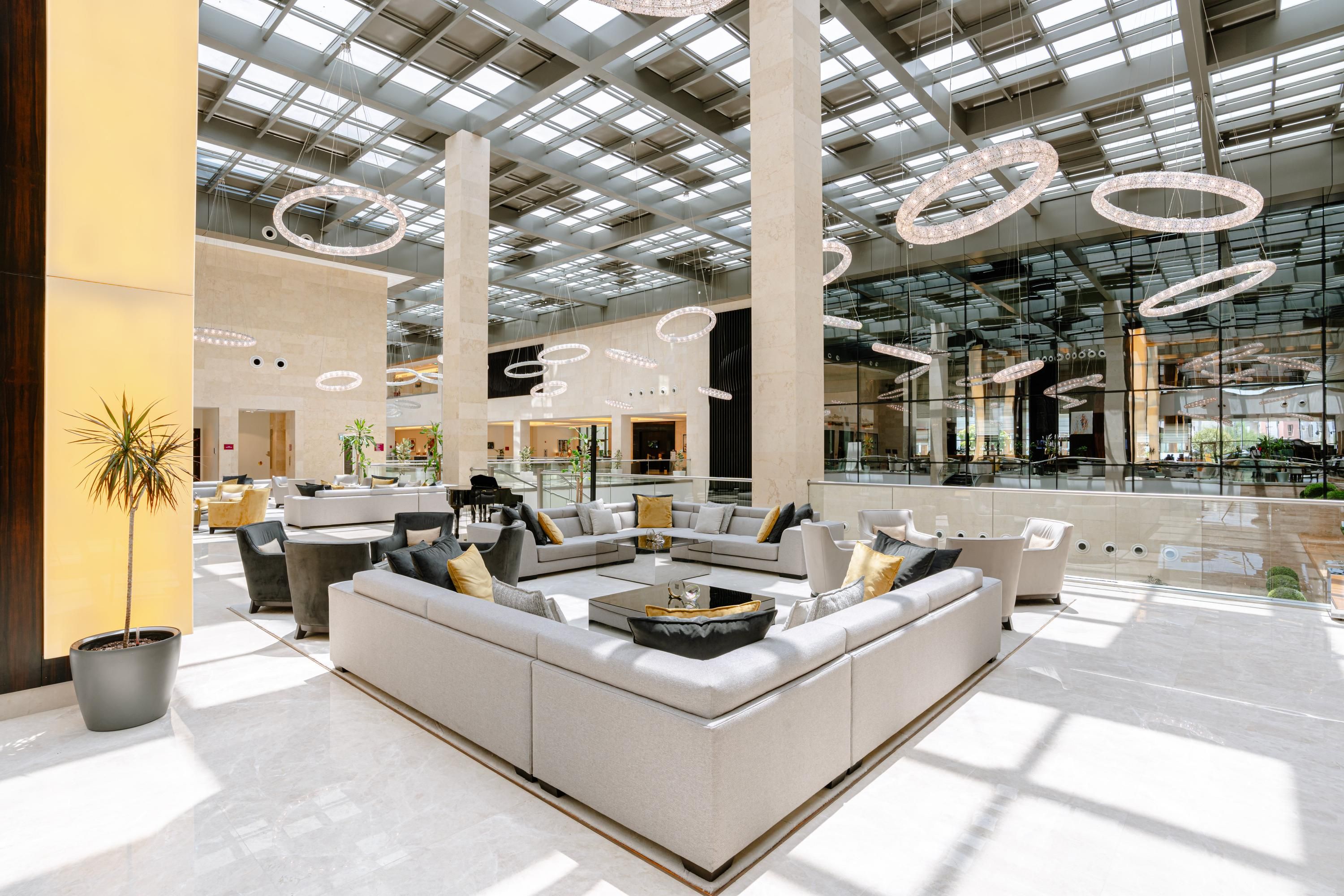 فندق ومركز مؤتمرات كراون بلازا آر دي سي الرياض، أحد الفنادق من مجموعة فنادق إنتركونتيننتال - الرياض - ردهة