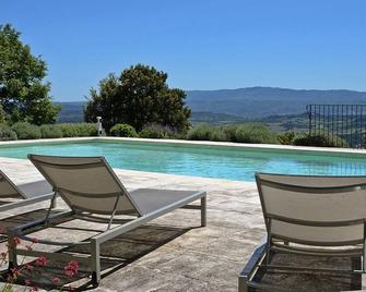 La Rourette: spacious house, breathtaking views, large pool - Murs - Piscina