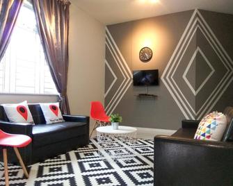 Promenade Homestay Dungun - Dungun - Living room