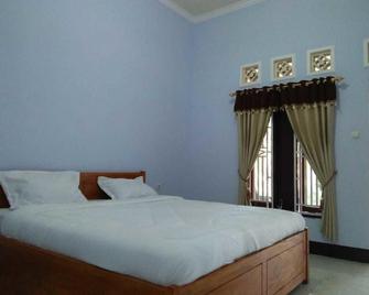Lombok Lounge Homestay - Kuta - Schlafzimmer