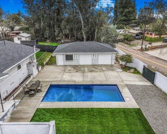 Spacious 5br Retreat Sleeps 10 - El Cajon - Pool