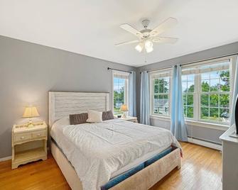 Beach House Brought to you by GetAway Vacations - York Beach