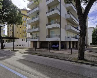 Modern flat with terrace near the sea - Beahost - Bibione - Edificio