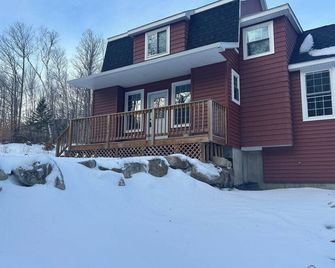 Snowmobile Trails Open 1/20/26!! Ski, Family Friendly, Rustic, Dogs Welcome!! - Gorham - Gebäude