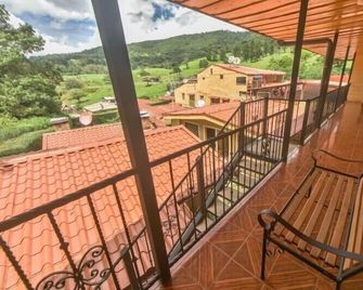 Hotel La Paz - Poasito - Balcón